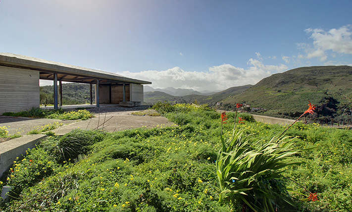 CONTEMPORARY BUILDING IN STUNNING LOCATION