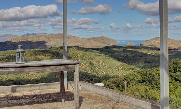 HISTORICAL OIL PRESS, PERFECT FOR LODGING