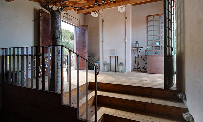 HISTORICAL OIL PRESS, PERFECT FOR LODGING