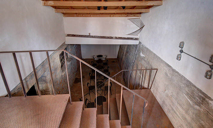 HISTORICAL OIL PRESS, PERFECT FOR LODGING