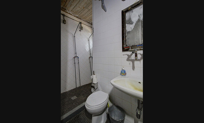 HISTORICAL OIL PRESS, PERFECT FOR LODGING