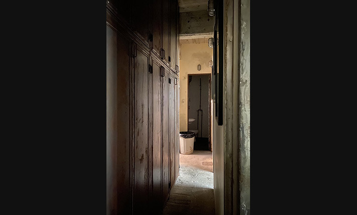 HISTORICAL OIL PRESS, PERFECT FOR LODGING