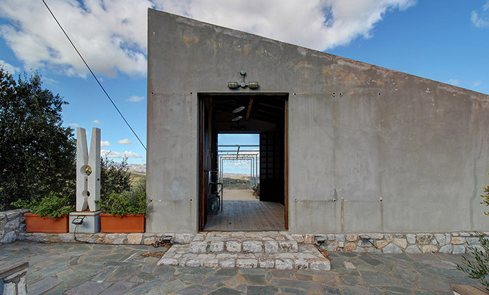 HISTORICAL OIL PRESS, PERFECT FOR LODGING