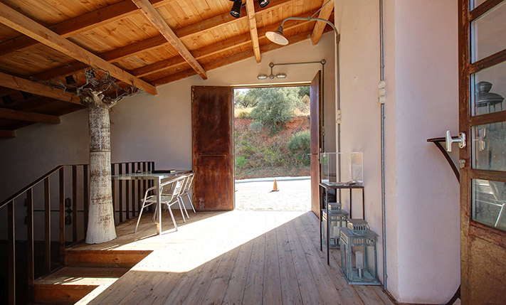 HISTORICAL OIL PRESS, PERFECT FOR LODGING