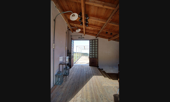 HISTORICAL OIL PRESS, PERFECT FOR LODGING