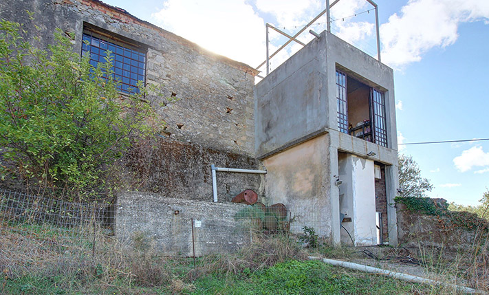 HISTORICAL OIL PRESS, PERFECT FOR LODGING