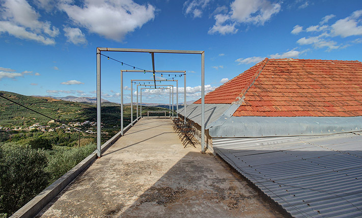 HISTORICAL OIL PRESS, PERFECT FOR LODGING