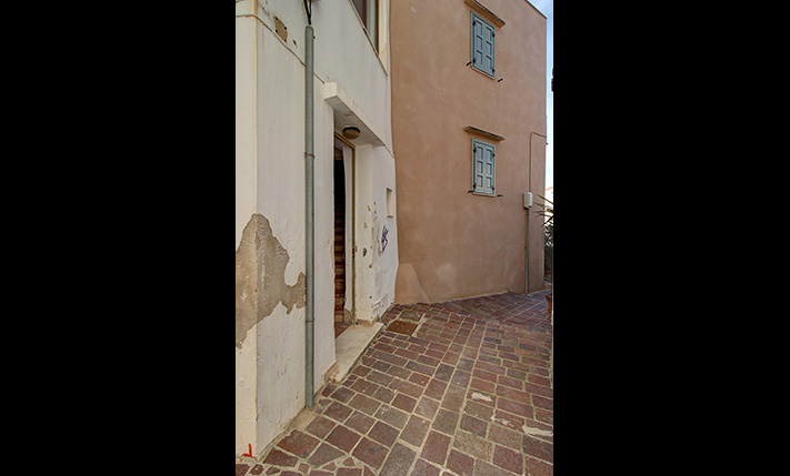 BUILDING OF 4 UNITS IN PRIME LOCATION