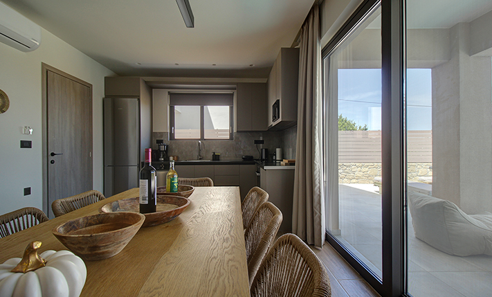 LARGE DETACHED HOUSE WITH A POOL & SEA VIEWS