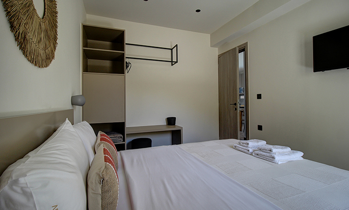 LARGE DETACHED HOUSE WITH A POOL & SEA VIEWS