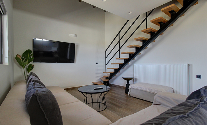 LARGE DETACHED HOUSE WITH A POOL & SEA VIEWS