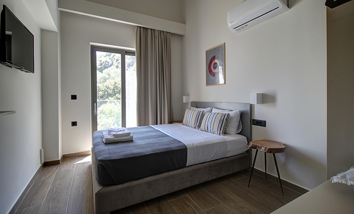 LARGE DETACHED HOUSE WITH A POOL & SEA VIEWS