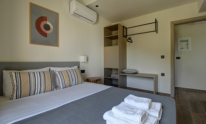 LARGE DETACHED HOUSE WITH A POOL & SEA VIEWS