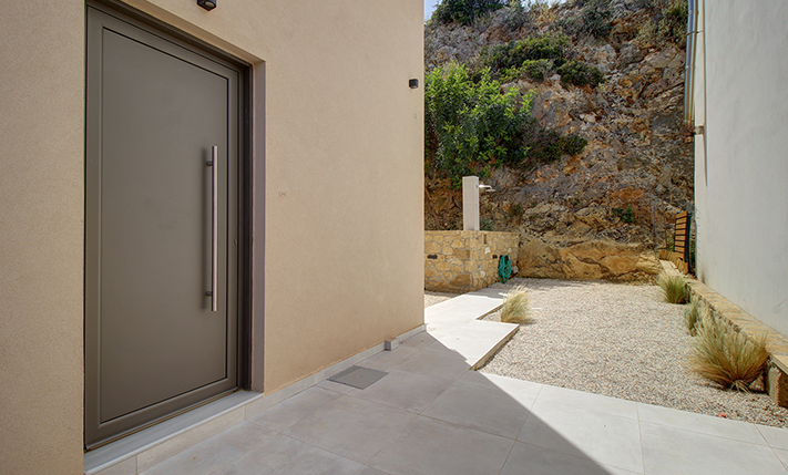 LARGE DETACHED HOUSE WITH A POOL & SEA VIEWS