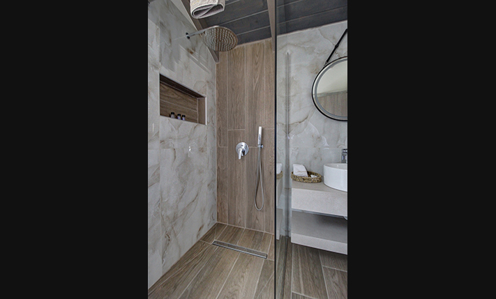 LARGE DETACHED HOUSE WITH A POOL & SEA VIEWS