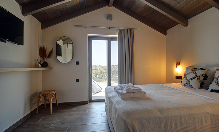 LARGE DETACHED HOUSE WITH A POOL & SEA VIEWS