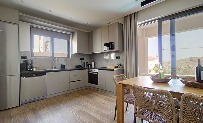 LARGE DETACHED HOUSE WITH A POOL & SEA VIEWS