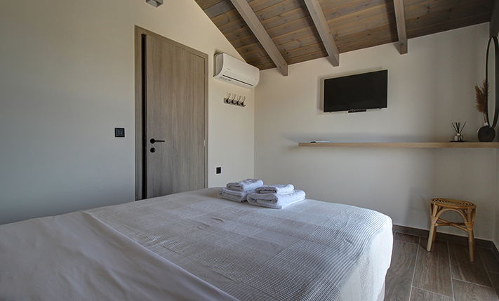 LARGE DETACHED HOUSE WITH A POOL & SEA VIEWS