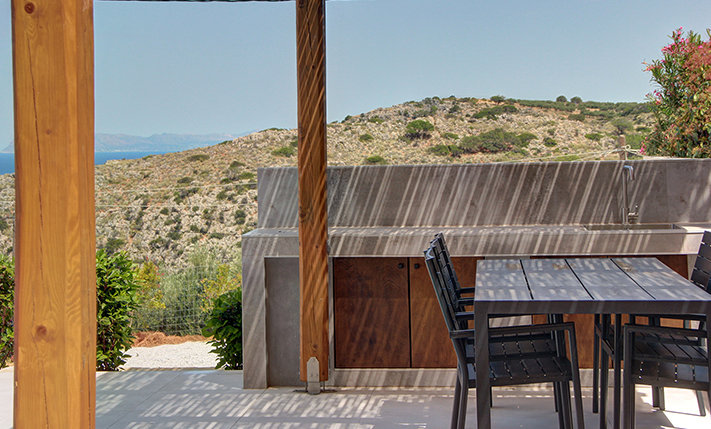 LARGE DETACHED HOUSE WITH A POOL & SEA VIEWS