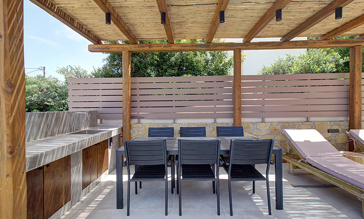 LARGE DETACHED HOUSE WITH A POOL & SEA VIEWS