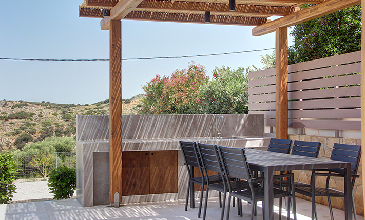 LARGE DETACHED HOUSE WITH A POOL & SEA VIEWS