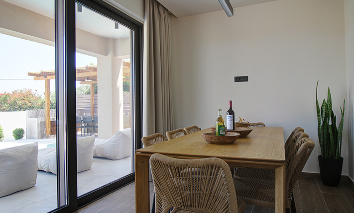 LARGE DETACHED HOUSE WITH A POOL & SEA VIEWS