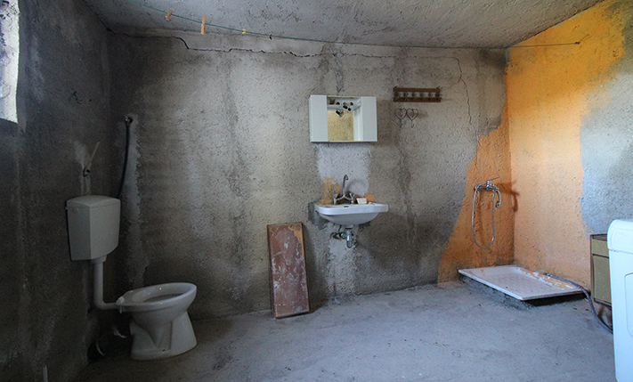 LARGE PARCEL WITH AN OLD 1-LEVEL STONE HOUSE