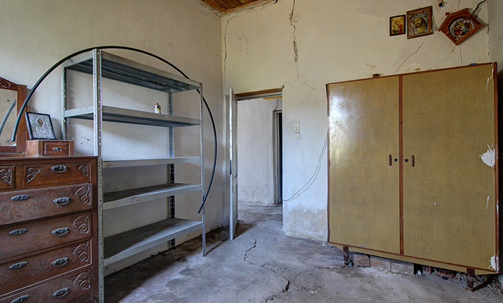 LARGE PARCEL WITH AN OLD 1-LEVEL STONE HOUSE