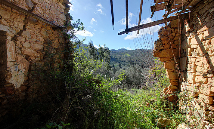 2 DERELICT BUILDINGS AMIDST NATURE WITH VIEWS
