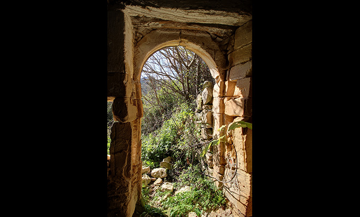 2 DERELICT BUILDINGS AMIDST NATURE WITH VIEWS