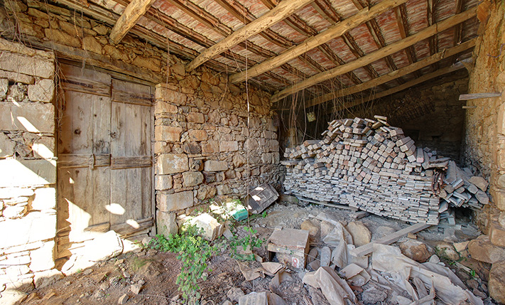 2 DERELICT BUILDINGS AMIDST NATURE WITH VIEWS