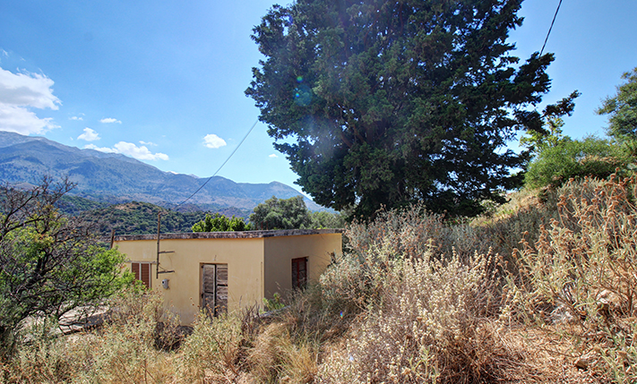 HOUSE ON A PARCEL WITH SPECTACULAR VIEWS