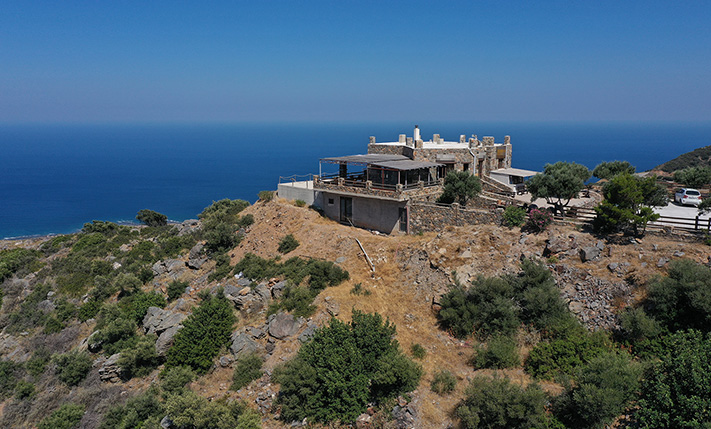 COMMERCIAL BUILDING IN STUNNING LOCATION