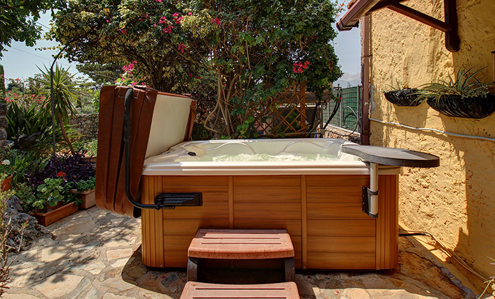 AMPLE ROOMS WITH A TRADITIONAL STYLE