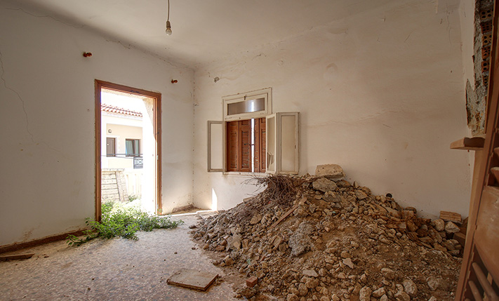 HOUSE FOR RESTORATION IN PLATANIAS CENTRE