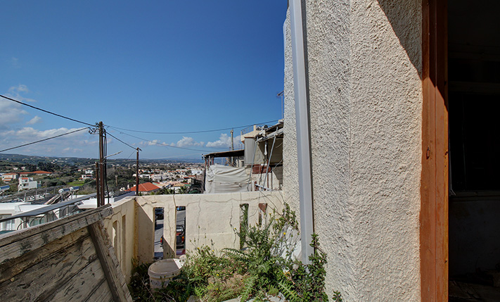 HOUSE FOR RESTORATION IN PLATANIAS CENTRE