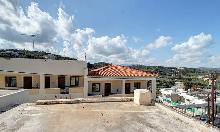 HOUSE FOR RESTORATION IN PLATANIAS CENTRE