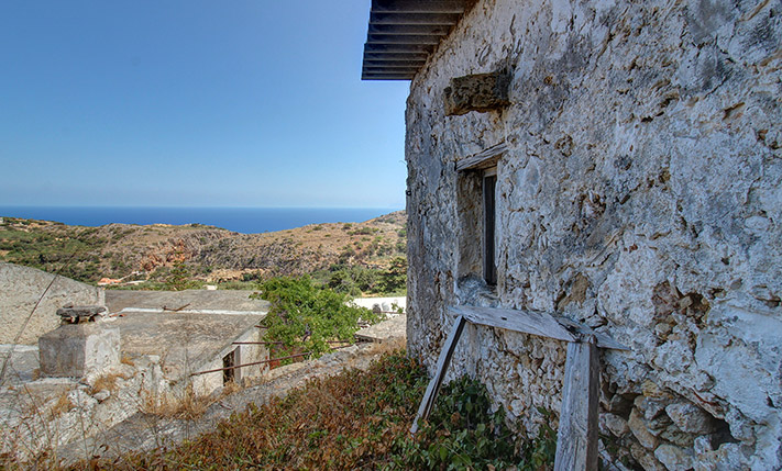 OLD STONE HOUSE WITH UNOBSTRUCTED SEA VIEWS