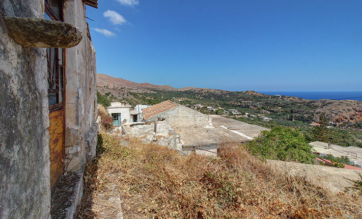 OLD STONE HOUSE WITH UNOBSTRUCTED SEA VIEWS