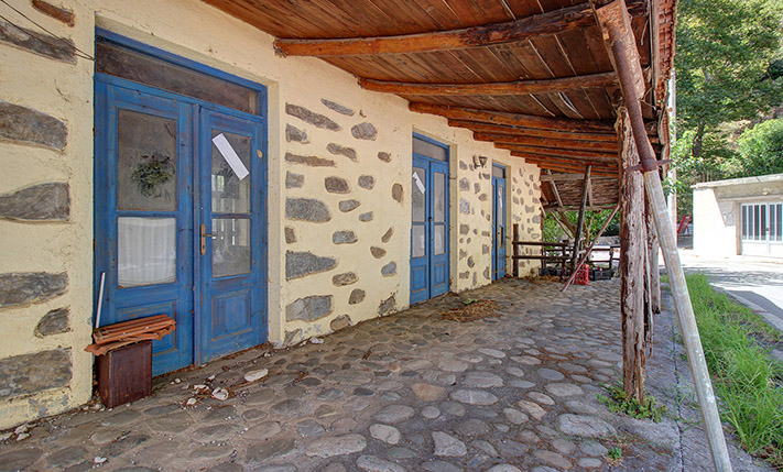 ON 2 LEVELS, ALSO SUITABLE FOR COMMERCIAL USE