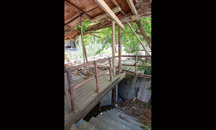 ON 2 LEVELS, ALSO SUITABLE FOR COMMERCIAL USE