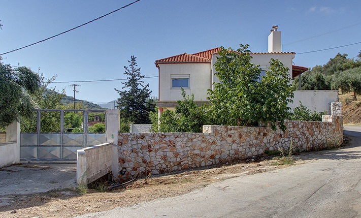 BUILDING OF 2 SPACIOUS APARTMENTS IN NATURE