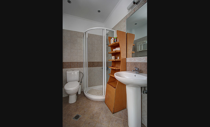 DETACHED HOUSE WITH A PRIVATE GARDEN & SEA VIEWS