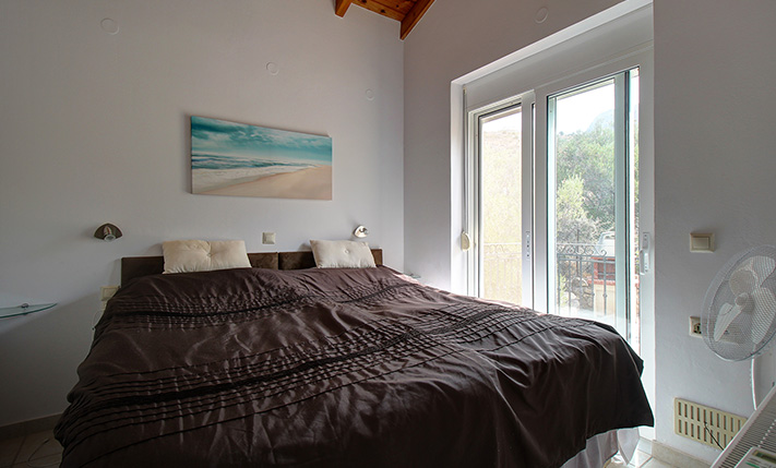 DETACHED HOUSE WITH A PRIVATE GARDEN & SEA VIEWS