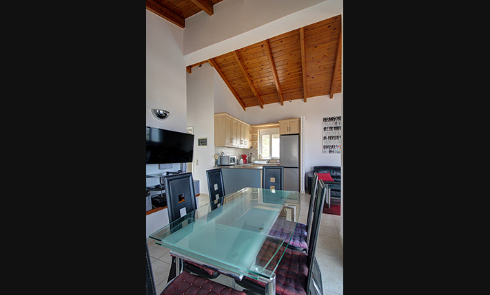 DETACHED HOUSE WITH A PRIVATE GARDEN & SEA VIEWS