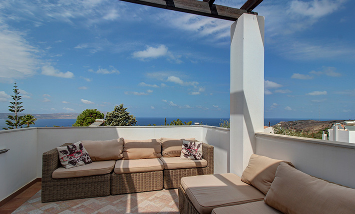 ΜΟΝΟΚΑΤΟΙΚΙΑ ΜΕ ΙΔΙΩΤΙΚΟ ΚΗΠΟ & ΘΕΑ ΘΑΛΑΣΣΑ