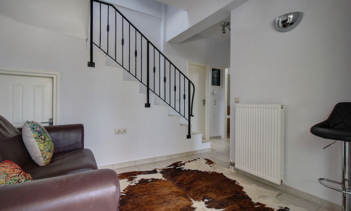 ΜΟΝΟΚΑΤΟΙΚΙΑ ΜΕ ΙΔΙΩΤΙΚΟ ΚΗΠΟ & ΘΕΑ ΘΑΛΑΣΣΑ