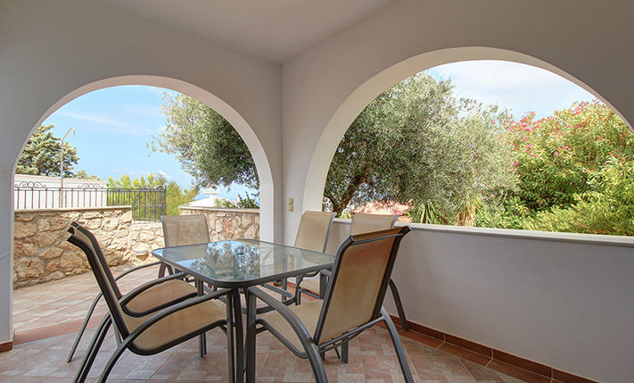 DETACHED HOUSE WITH A PRIVATE GARDEN & SEA VIEWS