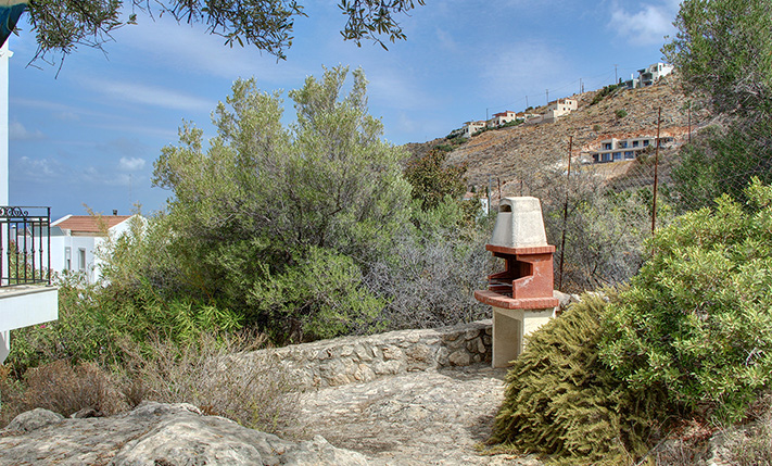 DETACHED HOUSE WITH A PRIVATE GARDEN & SEA VIEWS