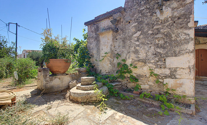 MULTIPLE AREAS, SUITABLE FOR A LODGING BUSINESS